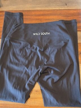 Wild South Black Active Leggings